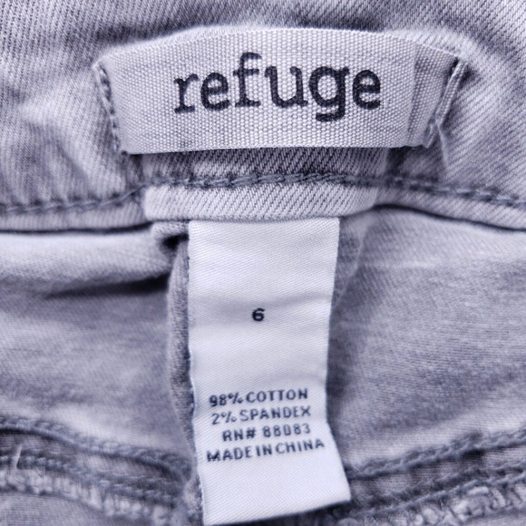 Refuge Light Gray Destroyed Rolled Cuff Shorts Women Size 6 Mid Rise Denim Pants - Picture 6 of 6